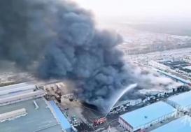 石家莊雨潤農(nóng)產(chǎn)品全球采購中心突發(fā)大火